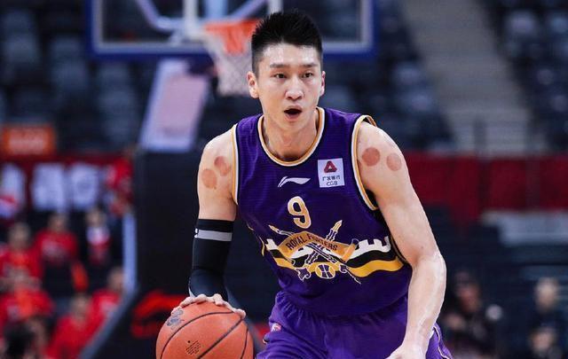 乌克兰代表队在男篮赛中历经波折获胜,表现亮眼 乌克兰代表队在男篮赛中历经波折获胜,表现亮眼