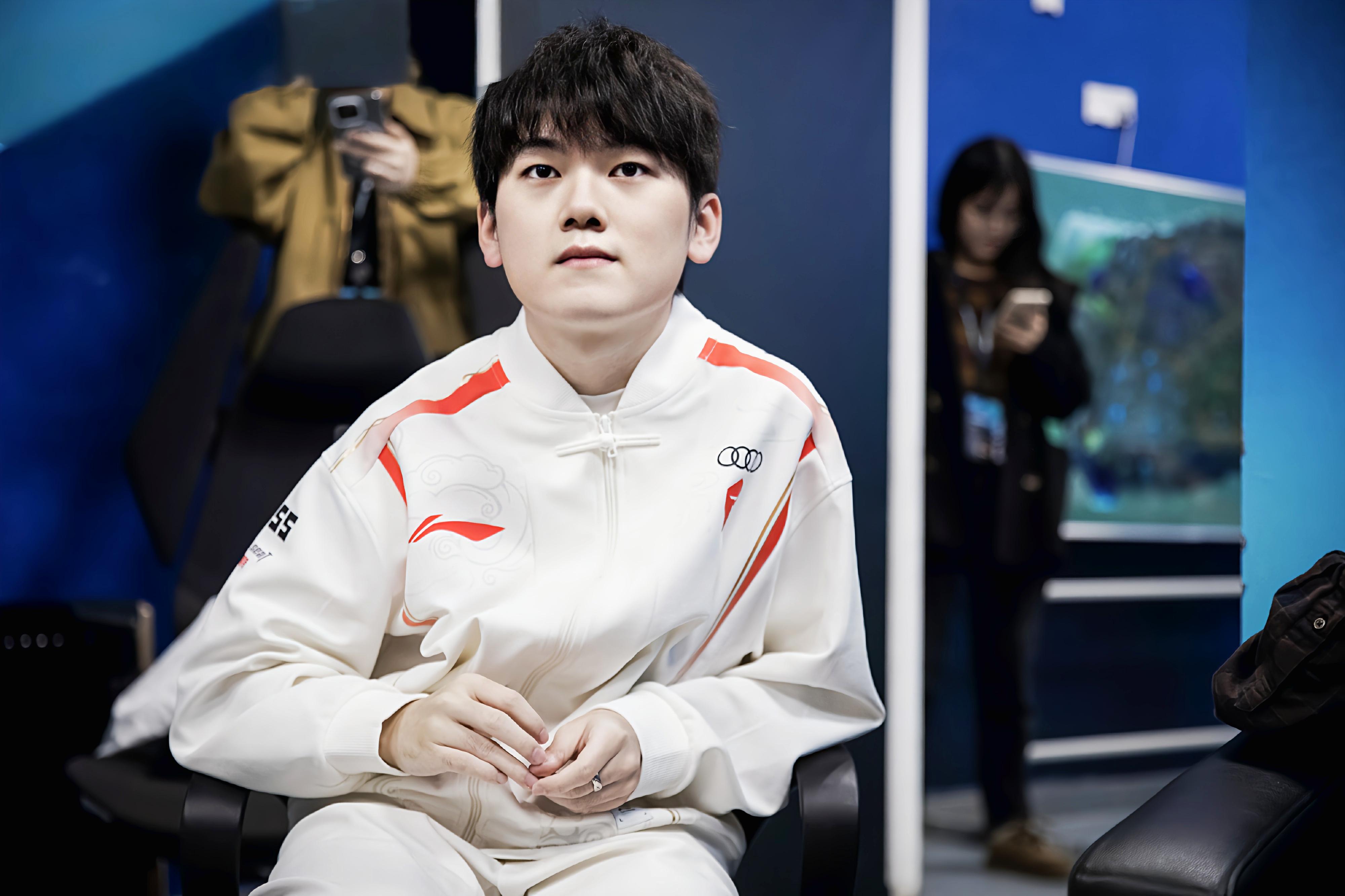 LGD横扫JDG，Lehends操刀奇招英雄翻盘鏖战多局淘汰赛，技惊四座的简单介绍