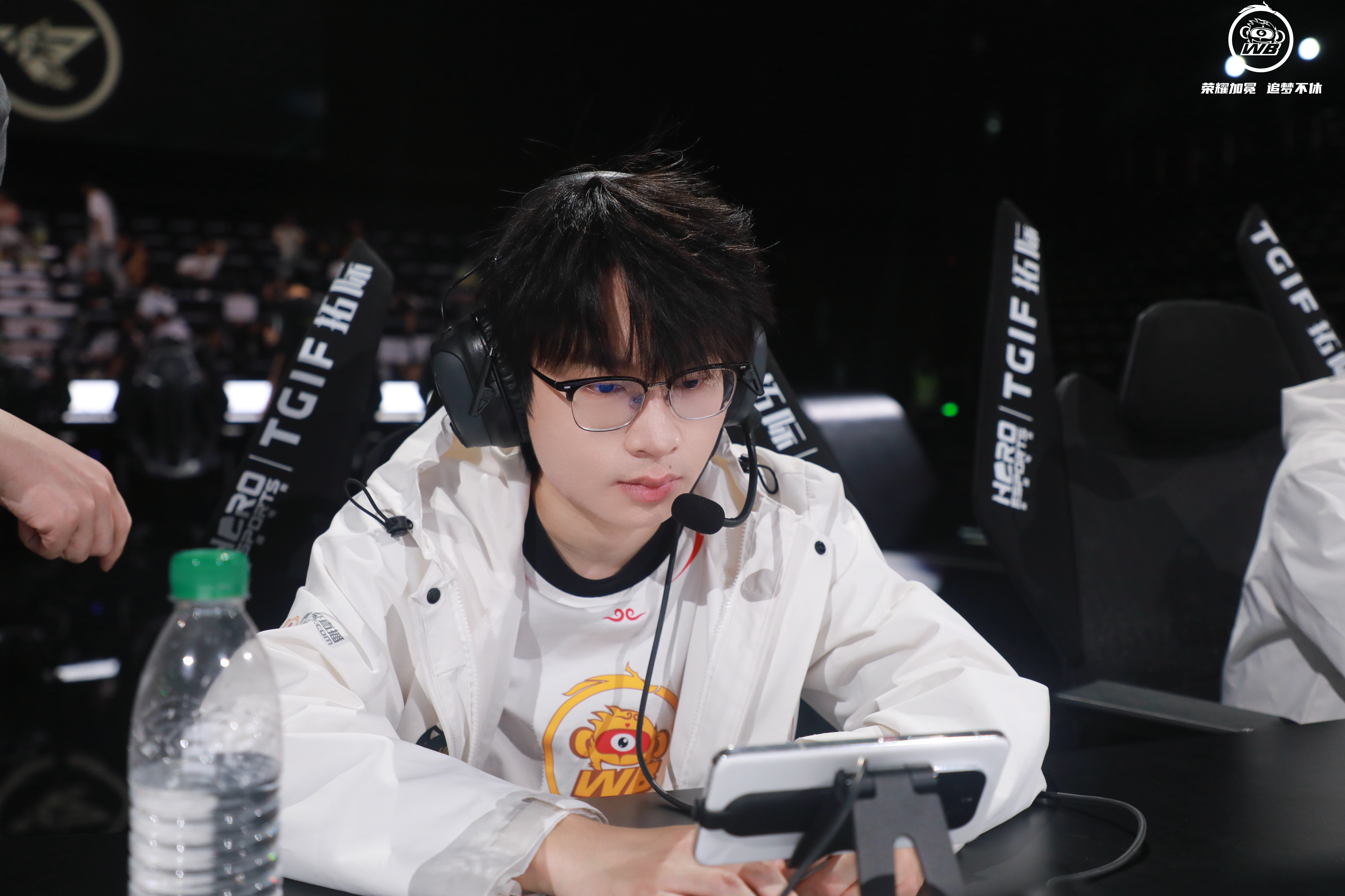 开云体育APP下载-DK力克PSG，Doinb开启传奇时刻激烈交锋成都决赛之夜，引爆全场热议