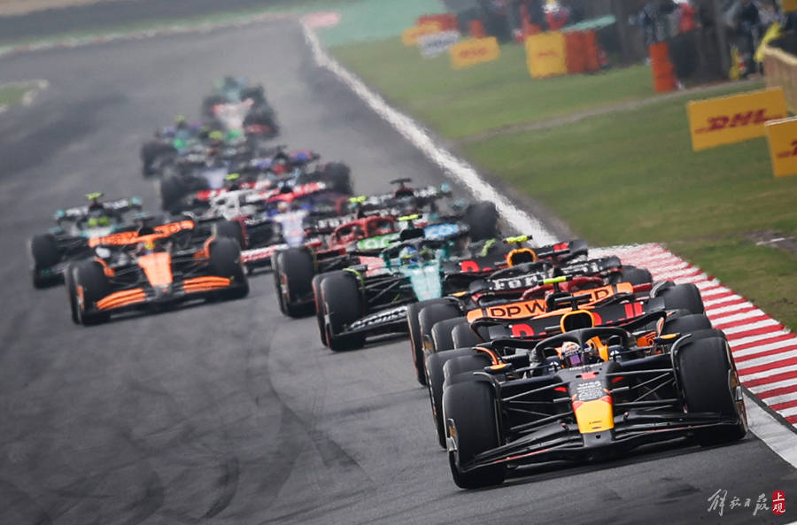 开云体育-雷诺车队碾压索伯车队，佩雷兹统治全场