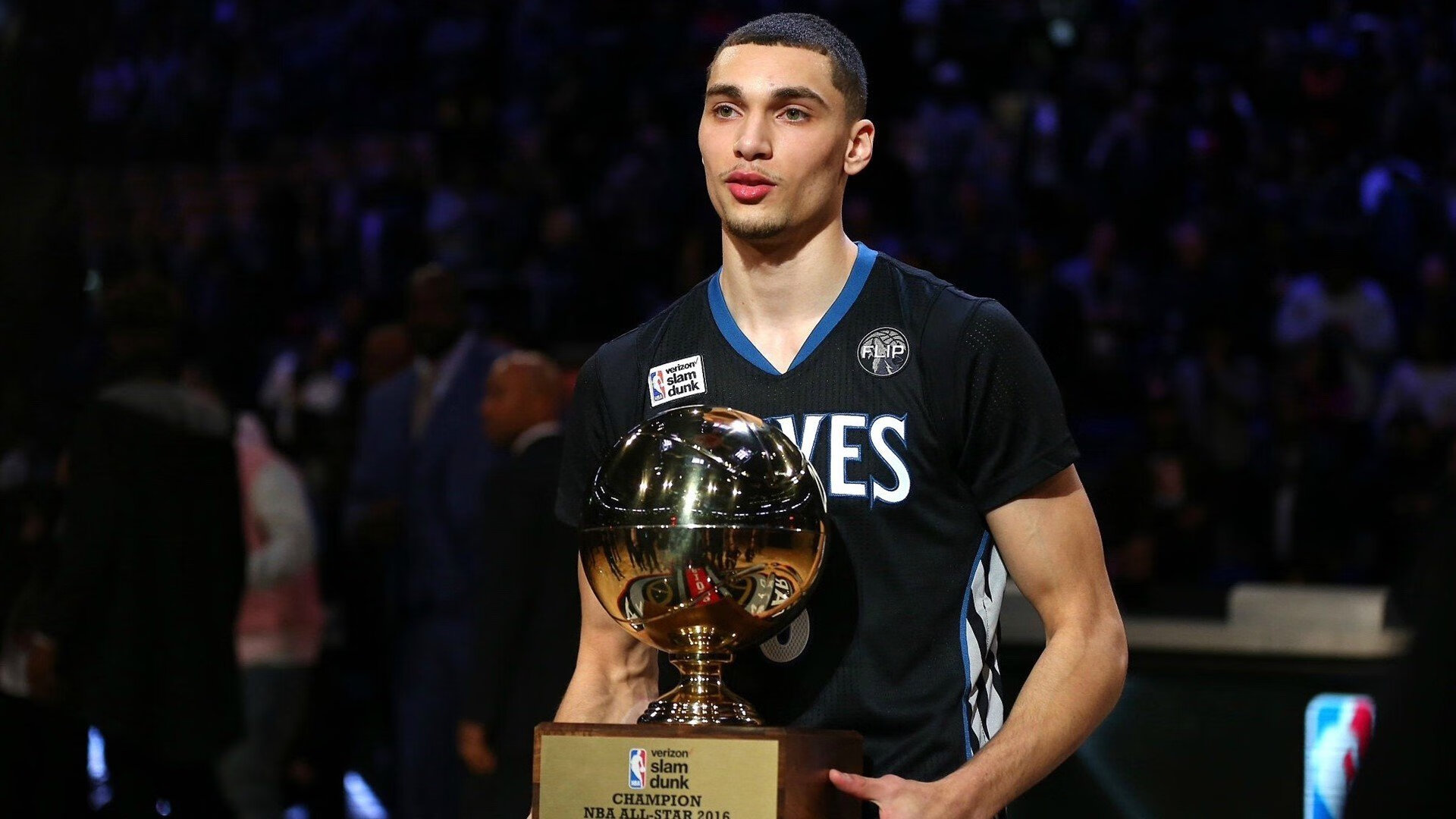 引擎轰鸣与中场艺术，F1新赛季揭幕战之夜，法比尼奥的绿茵个人能力完全展现