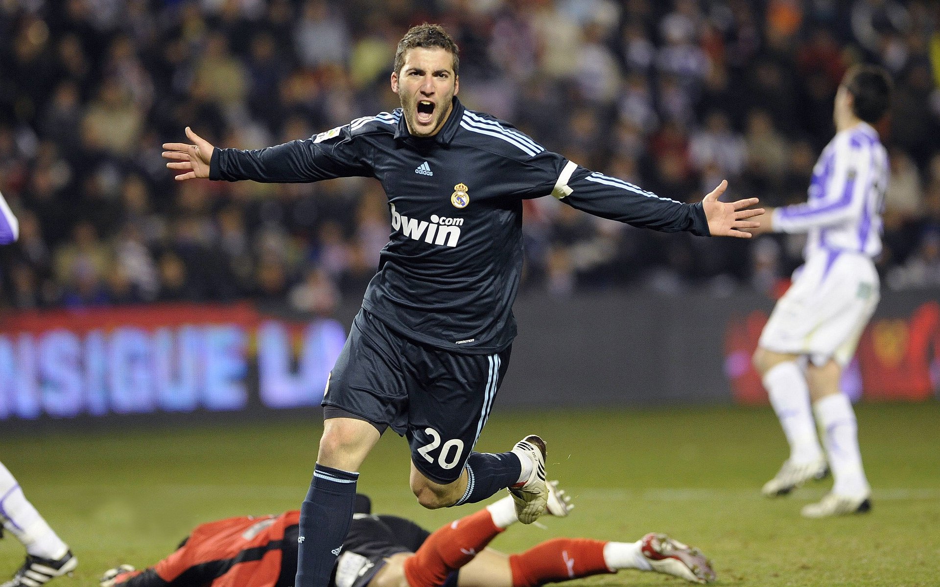 萨内在焦点战证明自己，佛罗伦萨制霸爱尔兰