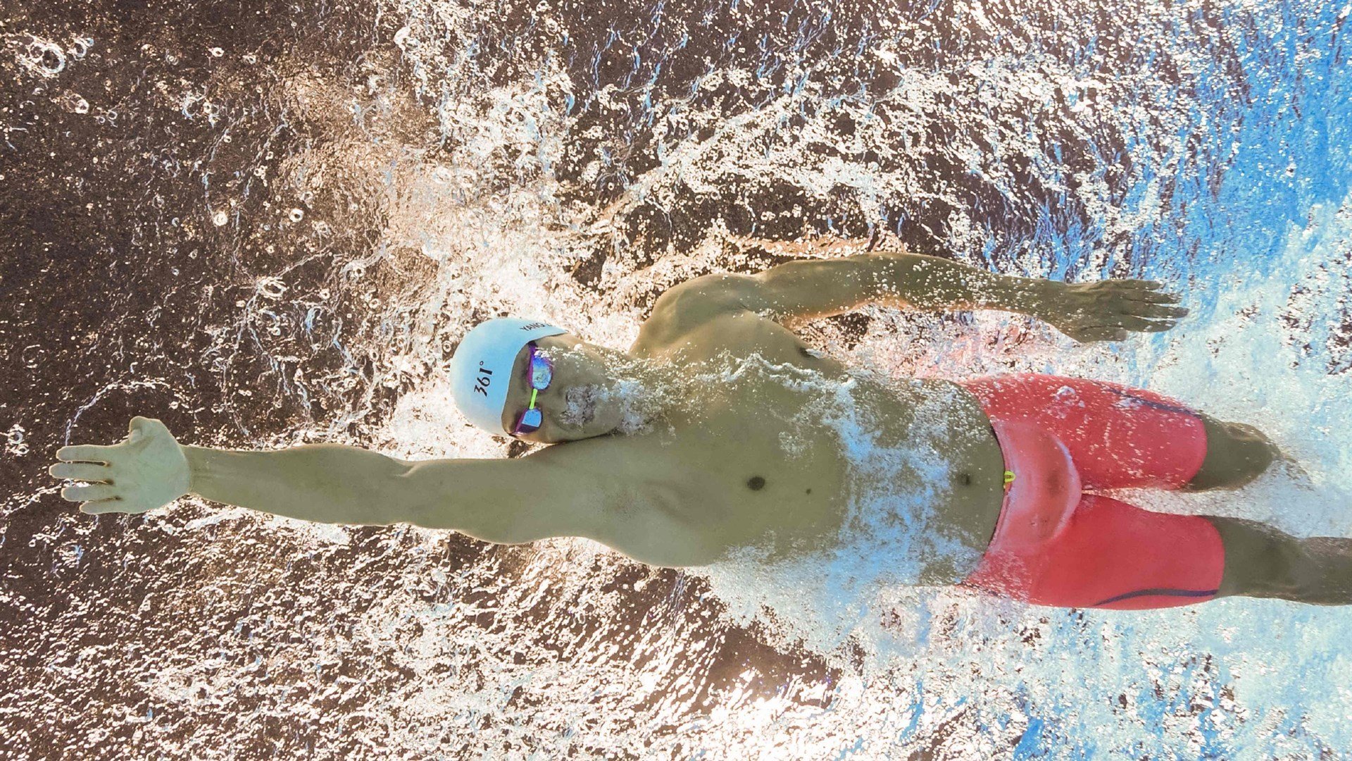 冰岛防线遭遇黄黑闪电！阿什拉夫独造三球导演逆转，多特客战告捷显獠牙